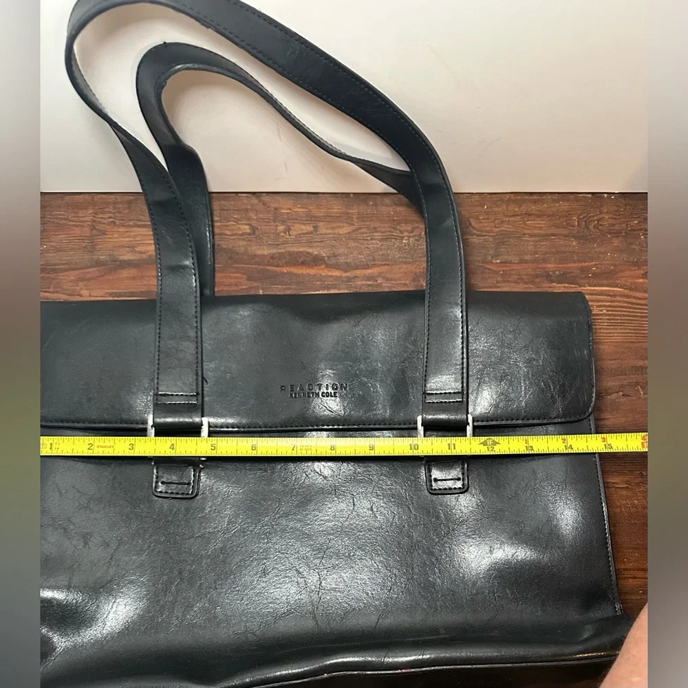 Kenneth‎ Cole Reaction Black Laptop Messenger Bag.